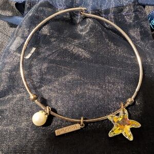 Vantel Silvertone Bangle Bracelet with Real Pearl and Crystal Star Charms EUC